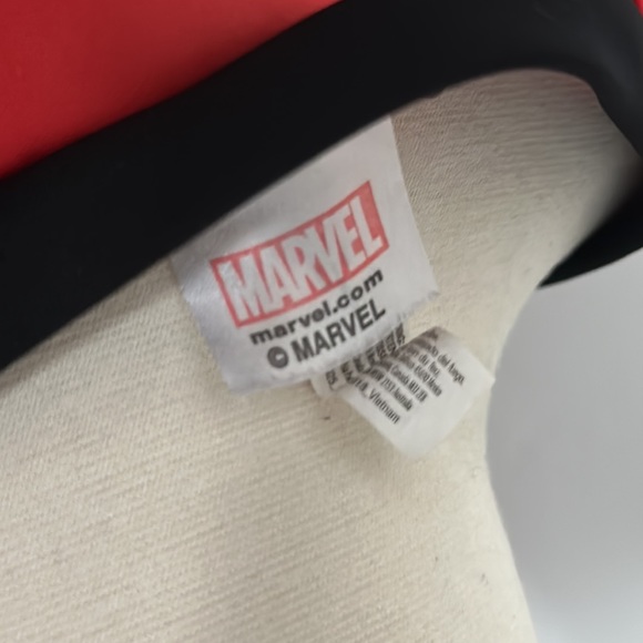 Marvel Lightweight shirt size large/xl - Picture 4 of 6